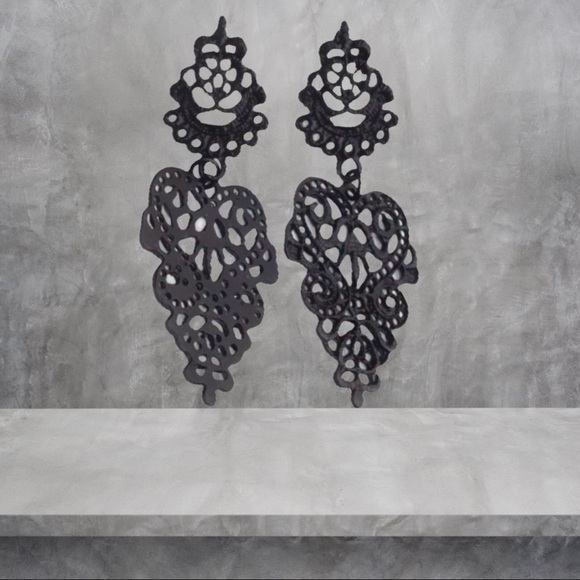 NWOT Elegant Black Hollow Flower Bohemian Earrings - Picture 6 of 6